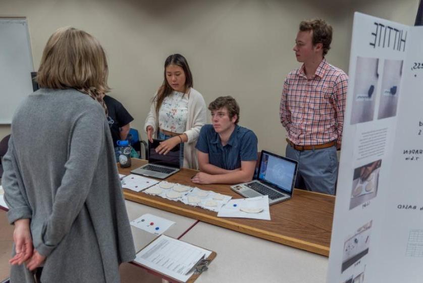 Students present 3D replicas of Aegean and Hittite seals